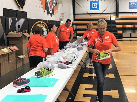 Children in Bellevue have a fit Thursday, courtesy of Samaritan's Feet ...