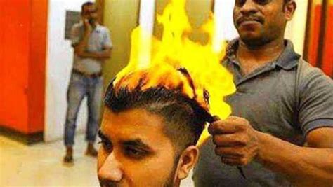 印度最火爆的理发方式，用火替代剪刀，即使价格贵几倍也每天都爆满_腾讯视频}