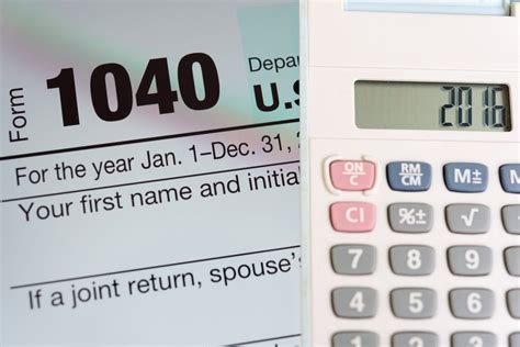 Know the key differences between financial professionals.