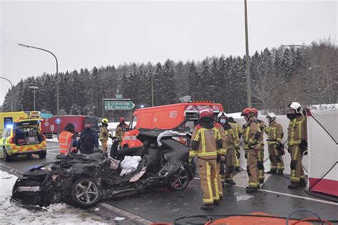 Schwerer Unfall an der Mailust: Pkw-Fahrer bei Kollision mit Bus schwer ...