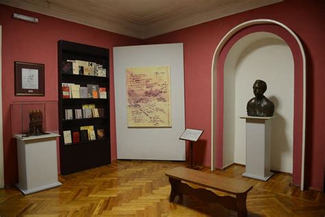 The museum guide - The Velimir Khlebnikov House Museum
