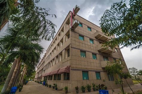 B. S. Anangpuria Institute of Pharmacy Faridabad Campus: Photos ...