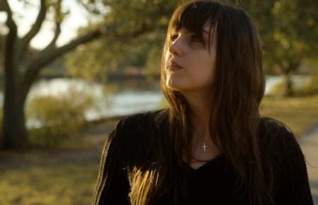 Lola Sheen, Daughter of Denise Richards and Charlie Sheen, Embraces ...