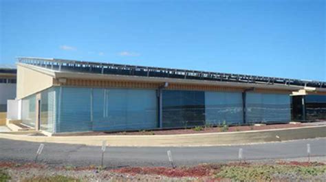 Laboratory Outside View 的图像结果