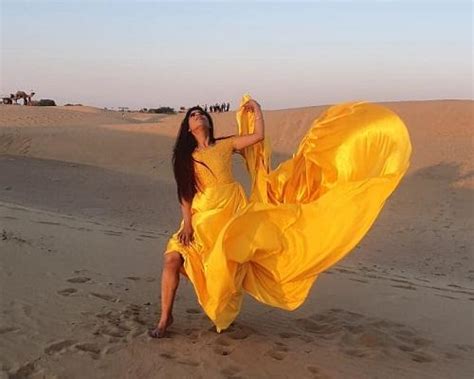 G278, Yellow Prewedding Shoot Satin Infinity Long Trail Gown Size (All ...