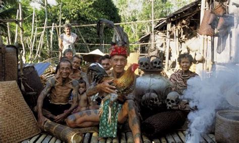 Tourist Meeting Local 的图像结果