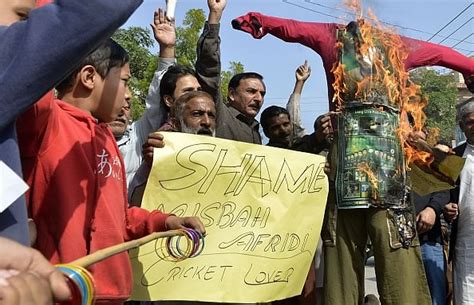 Pakistani cricket fans smash TV sets and hold mock funeral after defeat