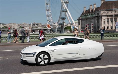 Volkswagen XL1 Hybrid Visits London [Video] - autoevolution