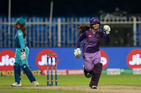 Sune Luus hits one in the air | ESPNcricinfo.com