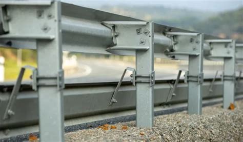 Best H2W5 Thrie Beam Crash Barriers Manufacturer, Supplier