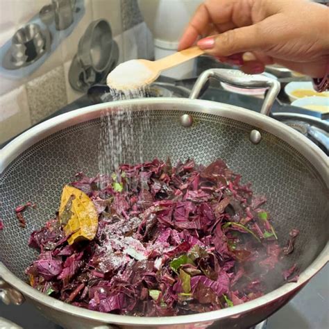 Winter Red Saag Recipe – Nutritious Seasonal Greens Dish