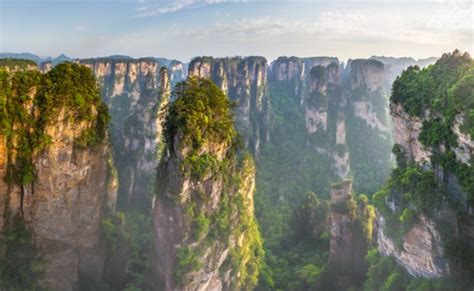 दुनिया की सबसे लंबी केबल कार और सबसे ऊंचे ग्लास ब्रिज को देखना है तो ...