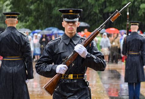 Tomb Sentinels from the 3rd U.S. Infantry Regiment (The Old Guard ...