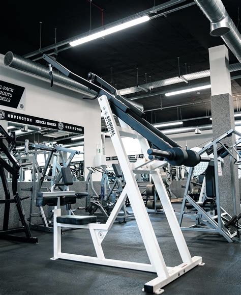 Lat Pull Down Machine | Guide to Benefits & Tips