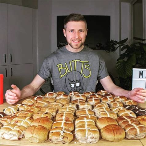 Man scoffed 88 jaffa cakes in just 3 minutes smashed world record pratp ...