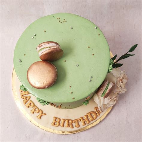 Green Floral Cake | Floral Cake With Macarons | Birthday Cake For Wife ...