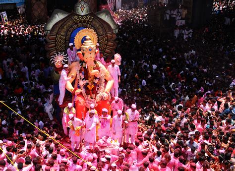 Ganesh Visarjan 2017: Lalbaug Cha Raja's grand visarjan procession ...