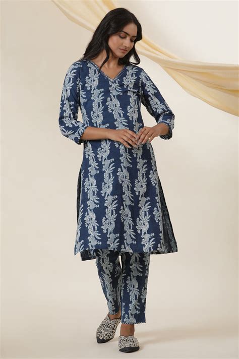 Buy Chikankari kurtas for women Online – wforwoman