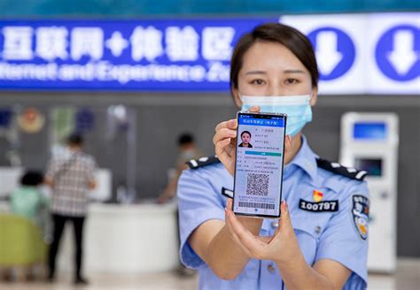 宁夏银川：推行电子机动车驾驶证_图片新闻_中国政府网
