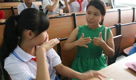 华东医院“助聋门诊”为聋哑患者提供“一站式”就医服务，已诊疗600多人__凤凰网