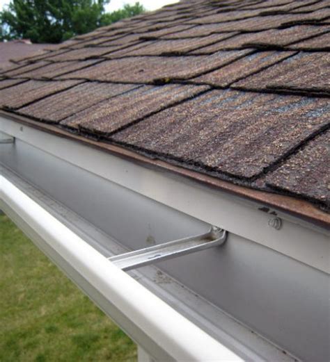 Install Hidden Gutter Hanger 的图像结果