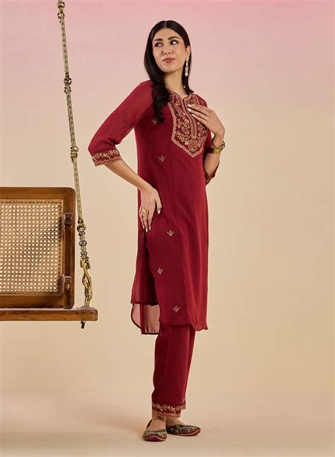 LakshitaÃƒÂ¢Ã¢â€šÂ¬Ã¢â€žÂ¢s Fuchsia Kurta Set with Colourful Embroidery