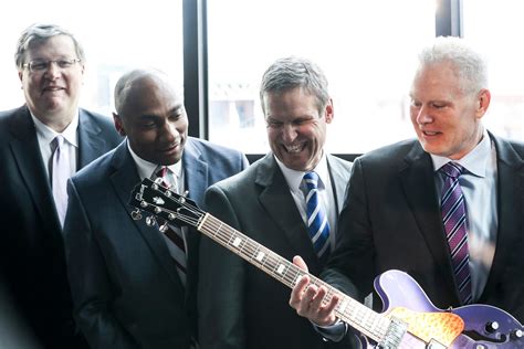 FedEx bringing 680 jobs to Gibson Guitar building in Downtown Memphis