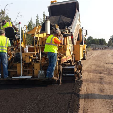Working IN Civil Construction: Asphalt Paver Career - Work IN Roads