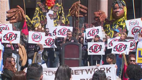 Hundreds rally outside Texas Capitol to protest SB 4 migrant law | kvue.com
