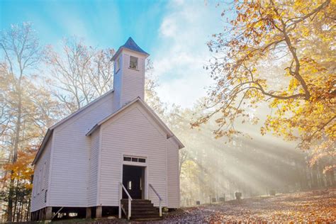 CADES COVE | Great Smoky Mountains National Park (Guide + Map)