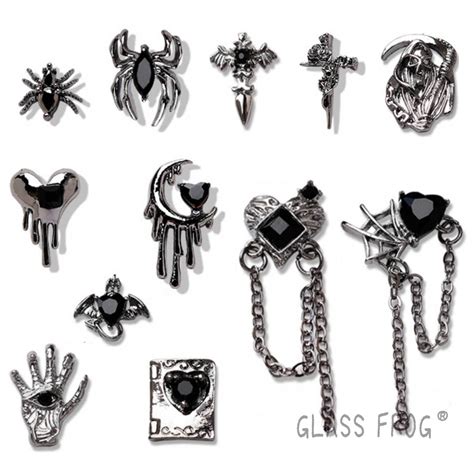 ネイルパーツ メタルパーツ 24個 地雷系 シルバー×ブラック 揺れるパーツ クロス 暗黒 スカル | GLASS FROG