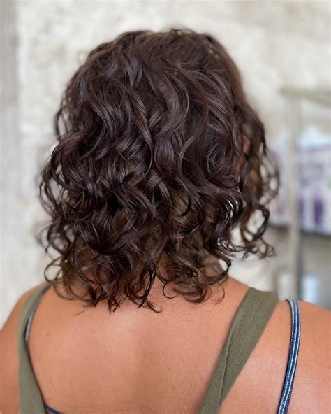 What Is Type 2c Hair and Hair Care Tips?