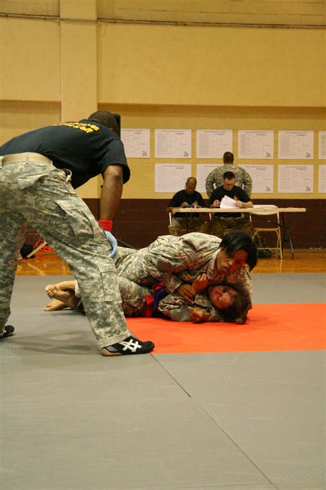 Tripler medic receives combatives' honor, sets sights on promoting MACP ...