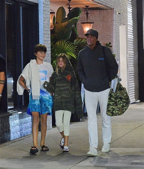 Tom Brady takes kids to movies after Gisele Bündchen divorce