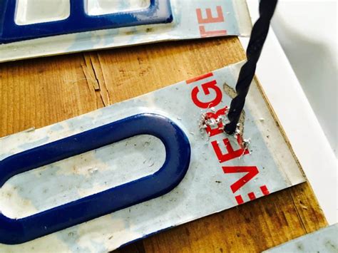How to Make a Sign Using License Plates 的图像结果