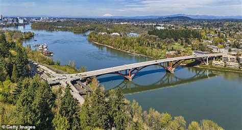 Scary invasive Chinese creature that can climb 13ft walls sparks panic ...