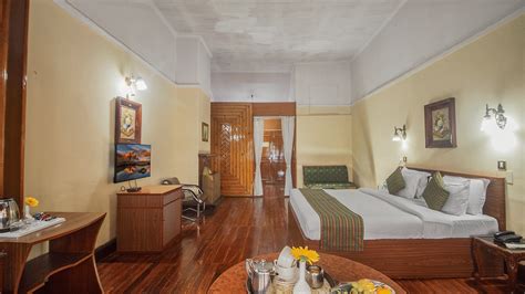 Heritage Club King Room | Stay Near Mall Road Darjeeling