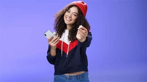 Ear Pain: இயர்பட்ஸ் அணிந்த பிறகு காது வலிக்கிறதா.? இதை ட்ரை பண்ணுங்க ...