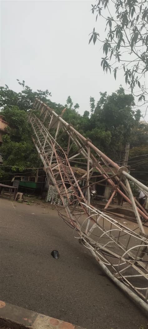cell phone tower collapse : సెల్ ఫోన్ టవర్ కూలి ఒకరు మృతి, మరోకరి ...