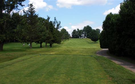 Fifth Hole - Amherst Golf Club