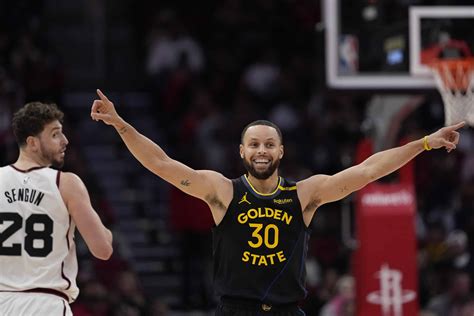 NBA: Stephen Curry, Warriors edge Rockets, hit break above .500