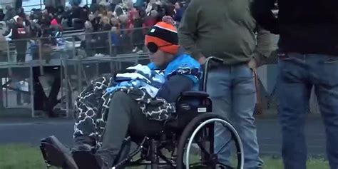 Blanchester football team honors teammate who had brain tumor removed