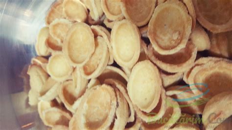 Nuci umplute cu cremă caramel și krantz