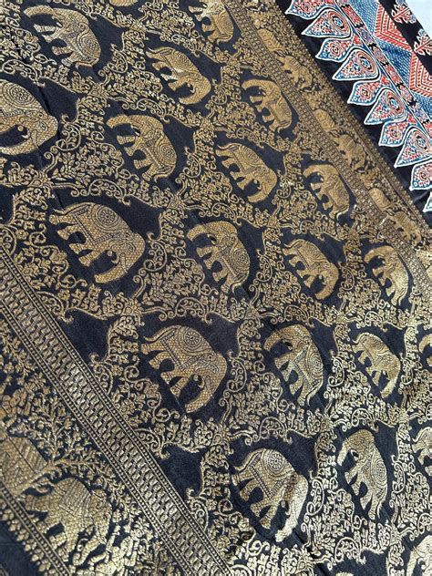 ARUNA:HANDBLOCK AJRAKH DOLA SILK SAREE WITH MEENAKARI PALLU – MYPOSHAAKH