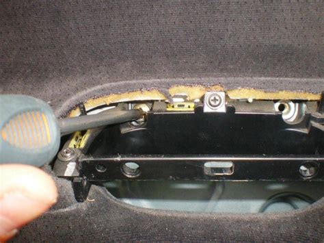 Volkswagen Passat B5: how to disassemble the driver’s door and repair ...