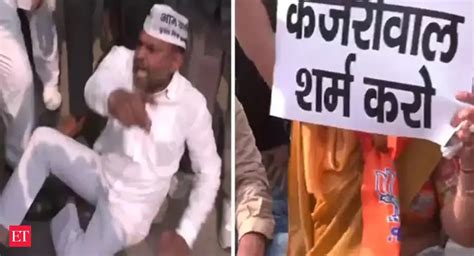 ghazipur landfill site: Delhi BJP stages massive protest against CM ...