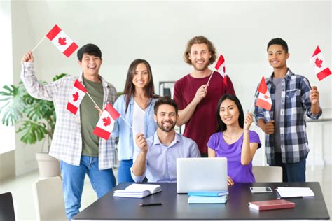 【加拿大半工半读】年收入20-40万，一人申请留学可实现全家赴加_工作_专业_项目