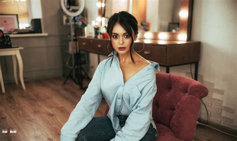 Download wallpaper look, Girl, shirt, shoulders, Sasha Rusko, Maria ...