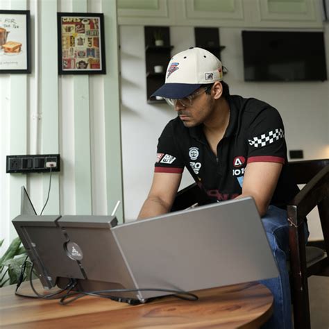 Tri-Screen Portable Laptop Monitor Extender Display RIITEK India