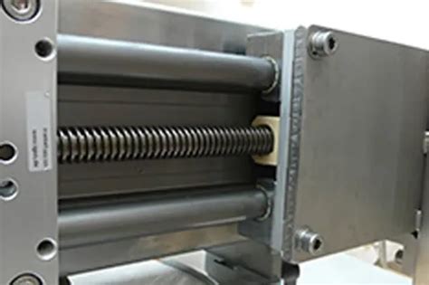 Robust linear unit with lead screw drive drylin® SLW | igus India